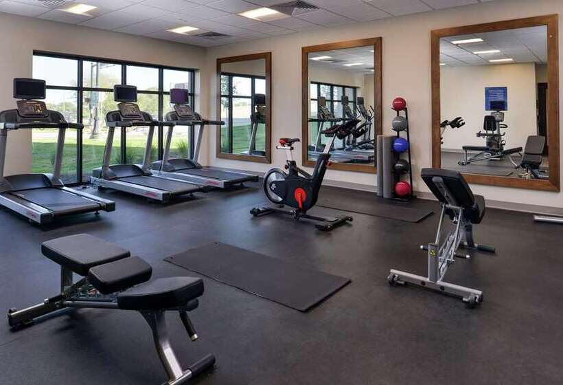 בית מלון כפרי Hampton Inn Cedar Falls Downtown