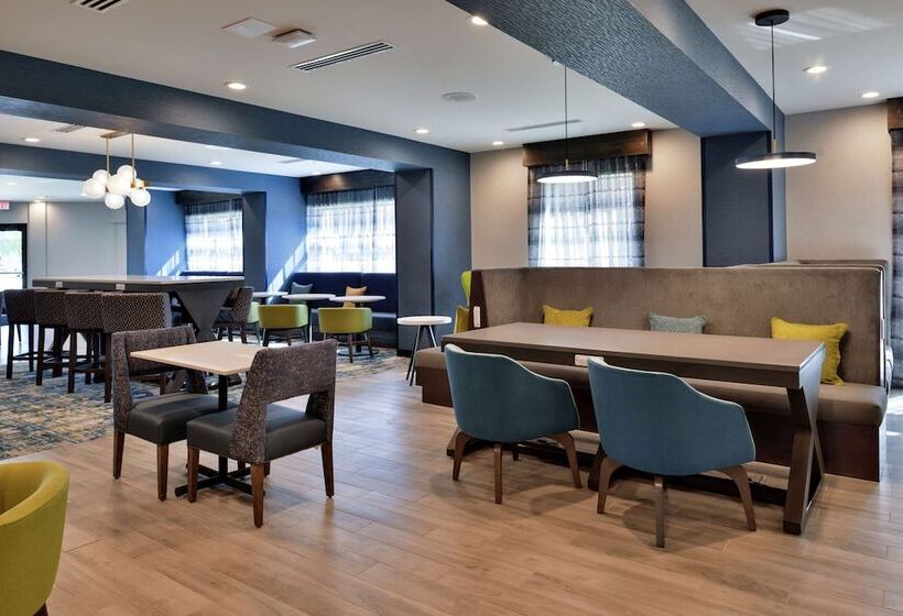 בית מלון כפרי Hampton Inn Cedar Falls Downtown