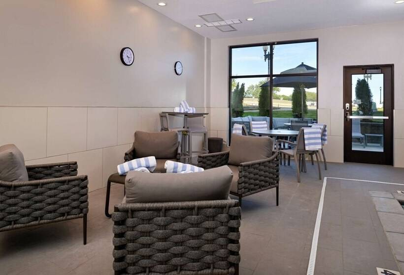 فندق Hampton Inn Cedar Falls Downtown