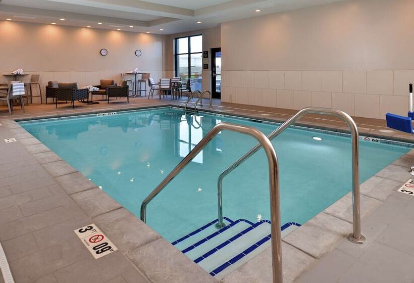 בית מלון כפרי Hampton Inn Cedar Falls Downtown