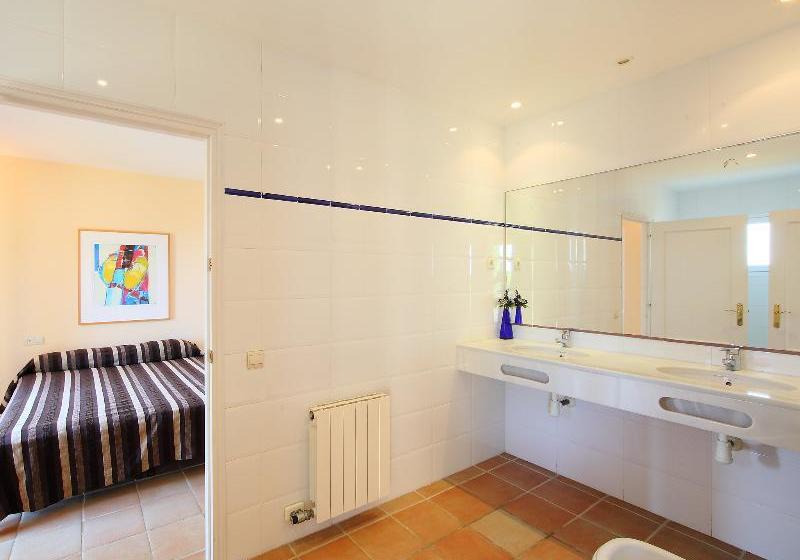 Отель Holiday Home Villa Dubos