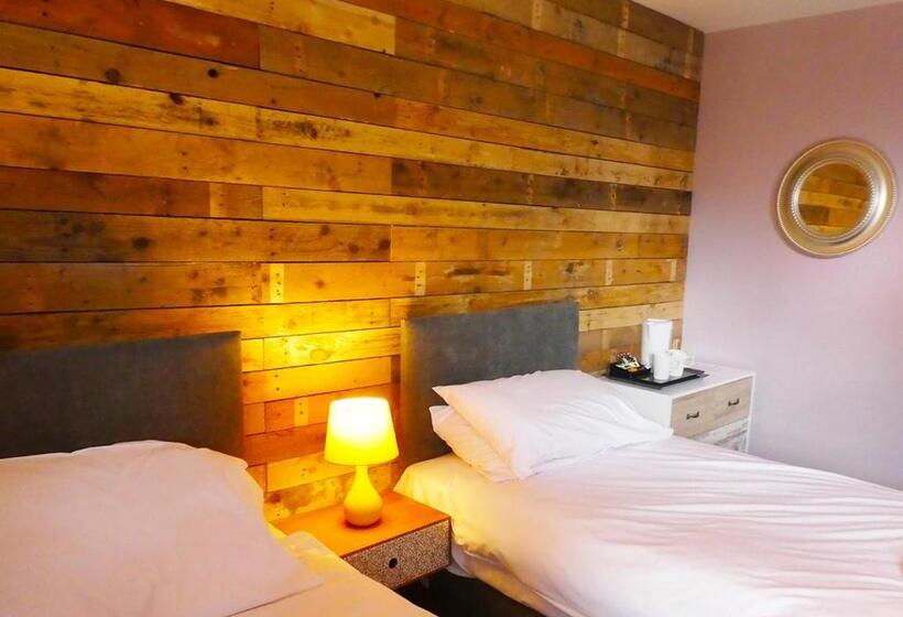 هتل Mad O'rourkes Pie Factory