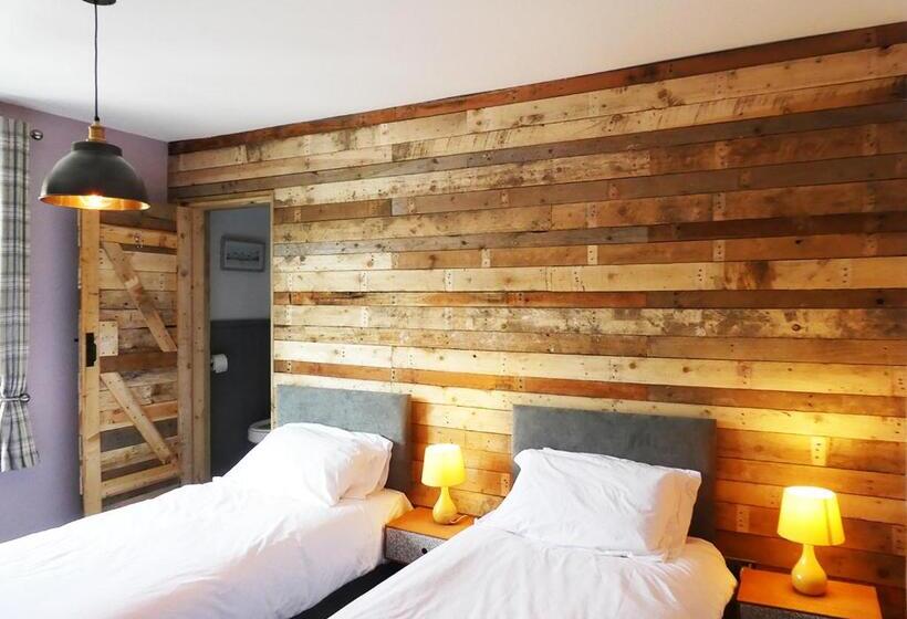 هتل Mad O'rourkes Pie Factory