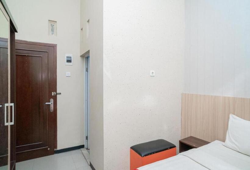 酒店 Reddoorz Near Matahari Singosaren Solo