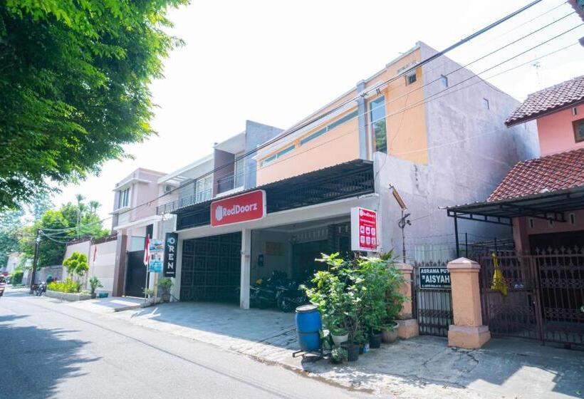 酒店 Reddoorz Near Matahari Singosaren Solo