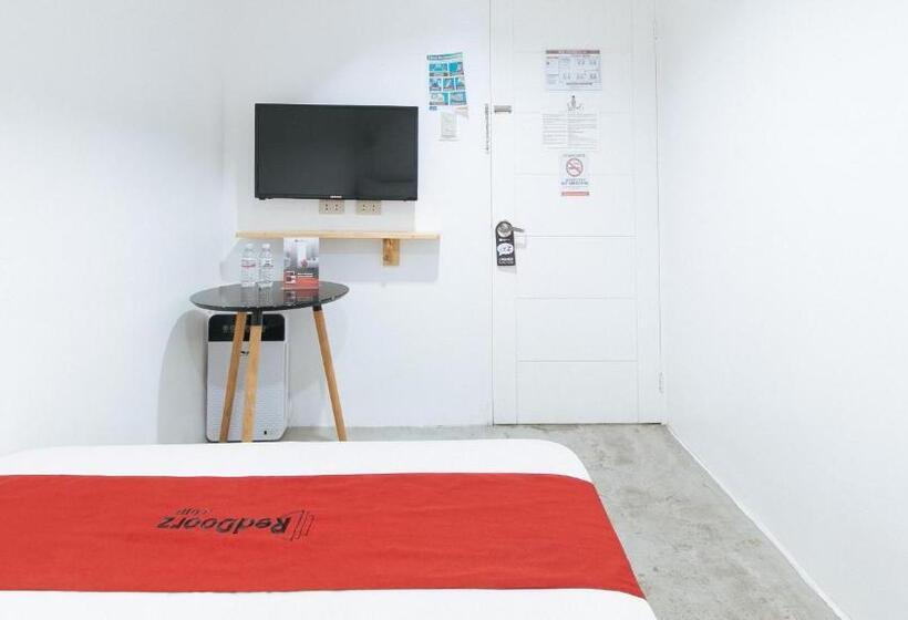 هتل Reddoorz Plus Near St Lukes Bgc