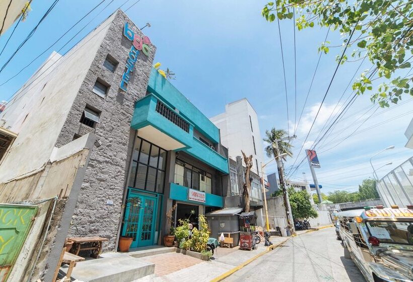 هتل Reddoorz Plus Near St Lukes Bgc