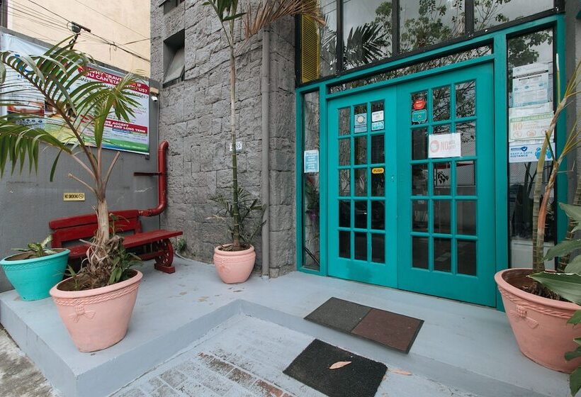 هتل Reddoorz Plus Near St Lukes Bgc