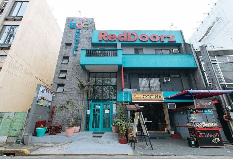 هتل Reddoorz Plus Near St Lukes Bgc