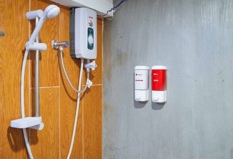 هتل Reddoorz Plus Near St Lukes Bgc