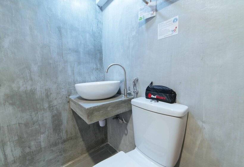 هتل Reddoorz Plus Near St Lukes Bgc