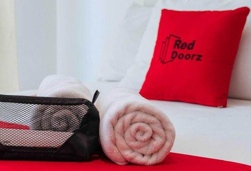 هتل Reddoorz Plus Near St Lukes Bgc