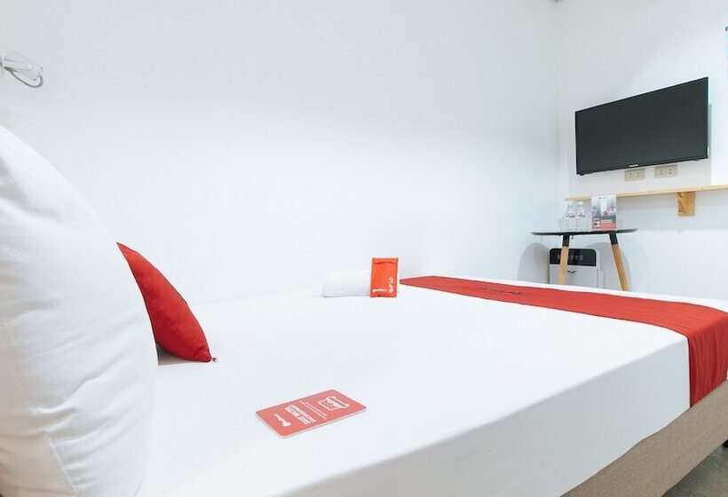 هتل Reddoorz Plus Near St Lukes Bgc