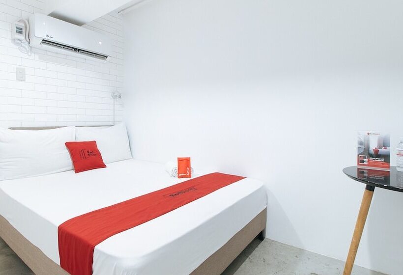 هتل Reddoorz Plus Near St Lukes Bgc