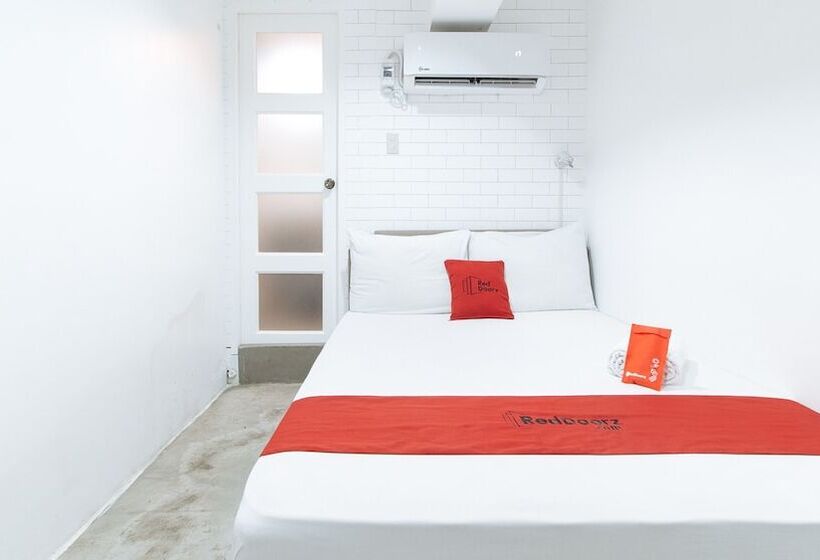 هتل Reddoorz Plus Near St Lukes Bgc