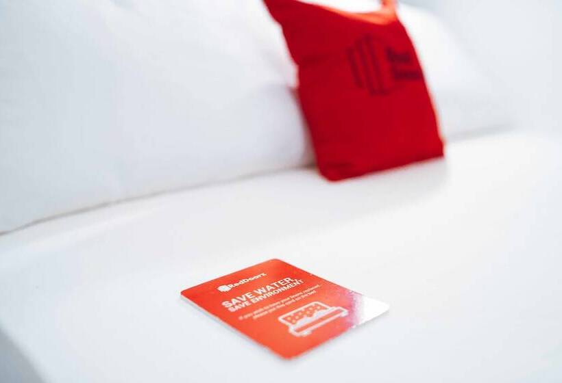 هتل Reddoorz Plus Near St Lukes Bgc