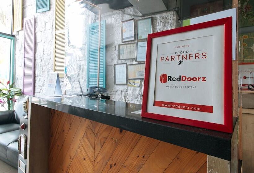 هتل Reddoorz Plus Near St Lukes Bgc