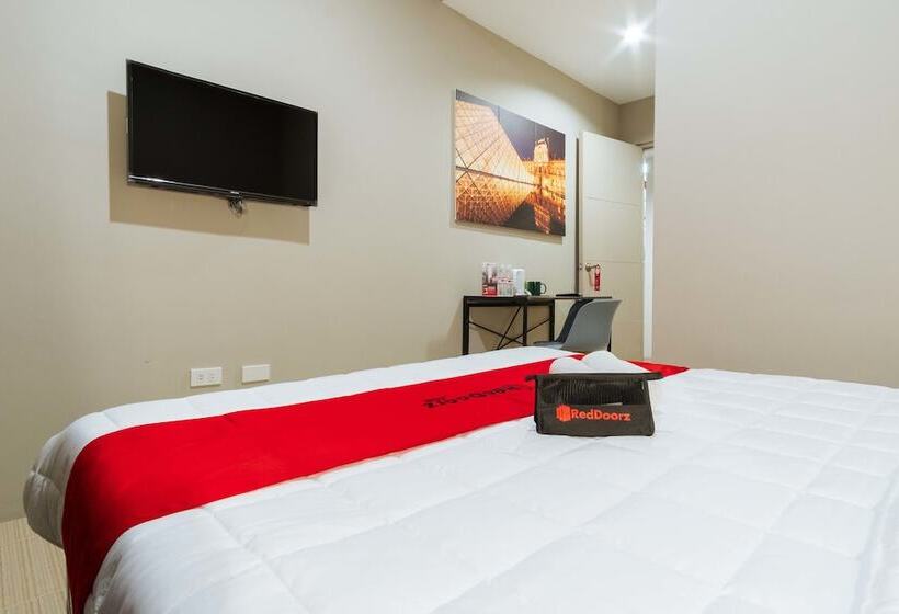 هتل Reddoorz Plus Near Osmena Highway 2