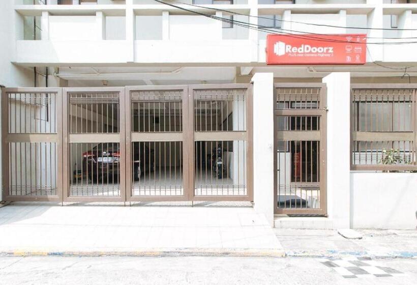 هتل Reddoorz Plus Near Osmena Highway 2