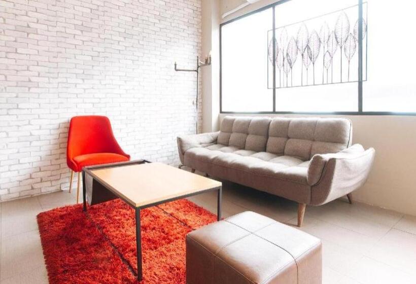 هتل Reddoorz Plus Near Osmena Highway 2