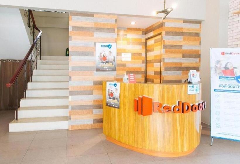 هتل Reddoorz Plus Near Osmena Highway 2