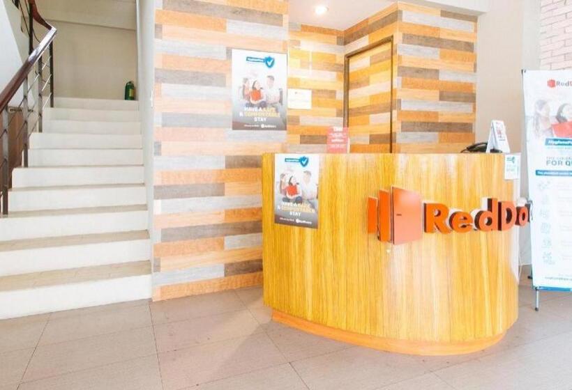 هتل Reddoorz Plus Near Osmena Highway 2