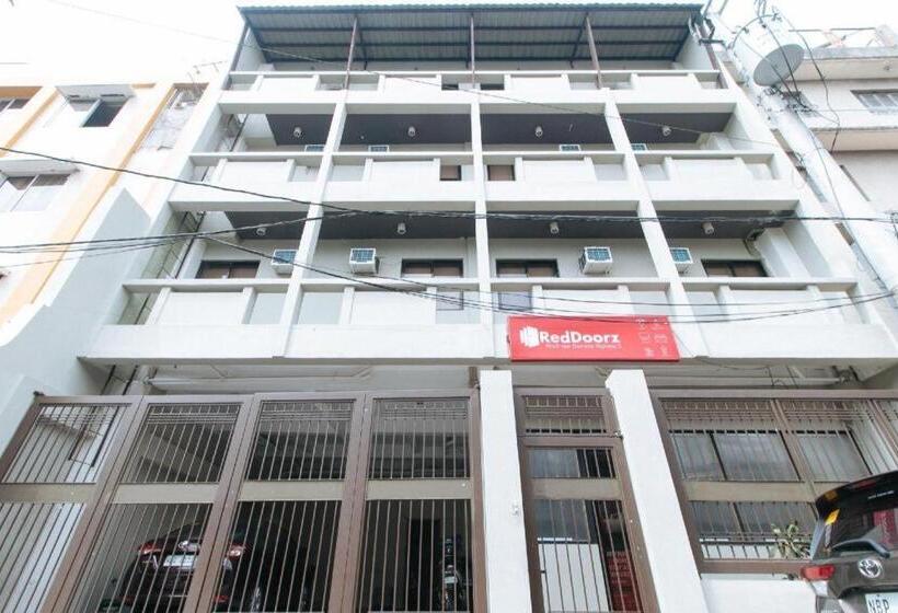 هتل Reddoorz Plus Near Osmena Highway 2