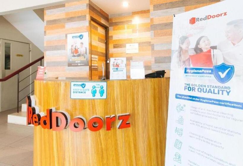 هتل Reddoorz Plus Near Osmena Highway 2