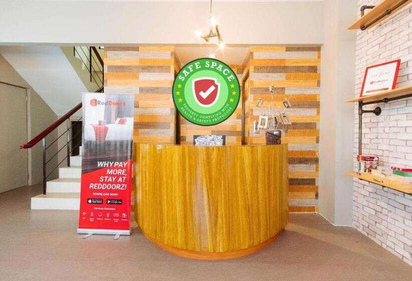 هتل Reddoorz Plus Near Osmena Highway 2