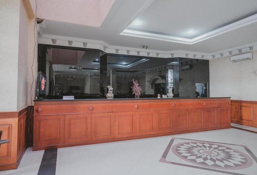 호텔 Reddoorz Premium @ Jalan Pal 10 Jambi