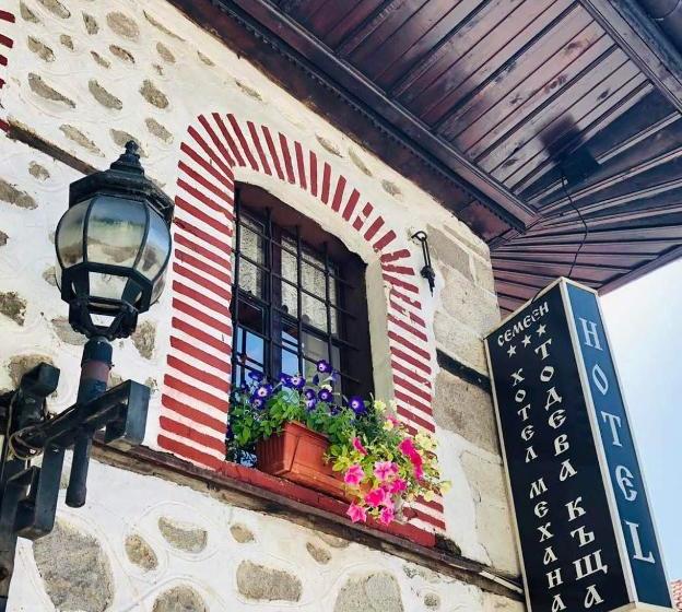 Todeva House Hotel And Tavern