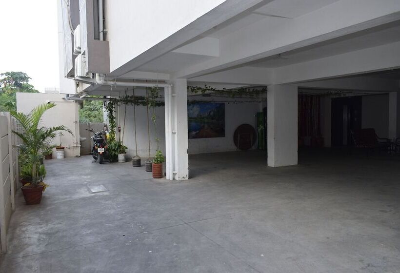 هتل Viswa Residency By Azalea