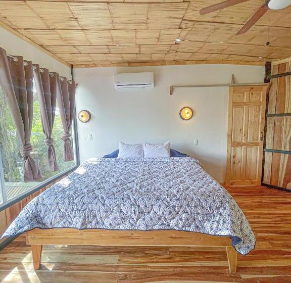 ペンション El Gato Rojas Surf Hostel