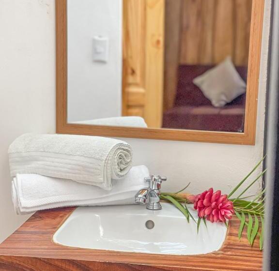 פנסיון El Gato Rojas Surf Hostel