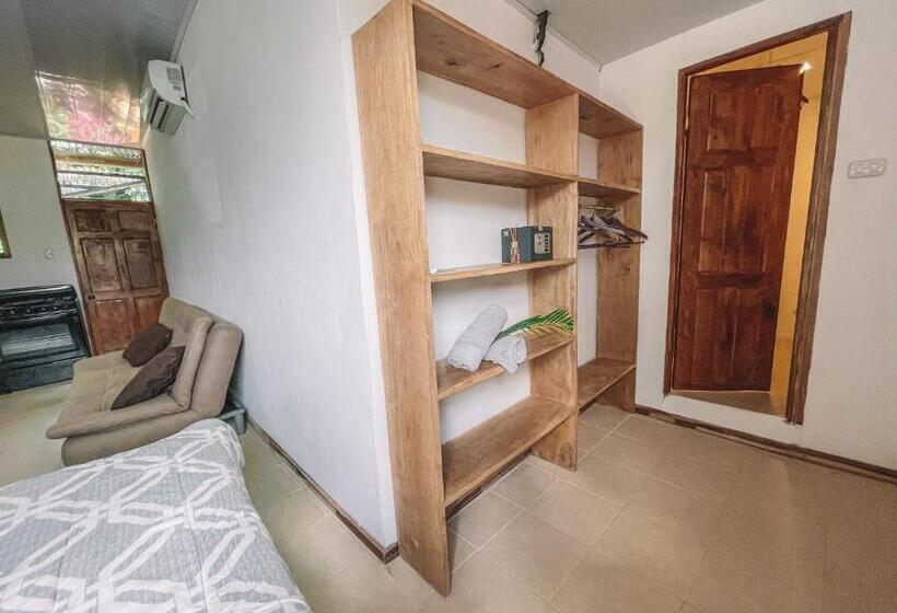 ペンション El Gato Rojas Surf Hostel