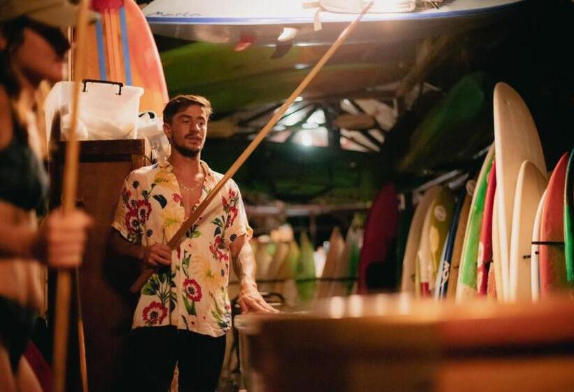 ペンション El Gato Rojas Surf Hostel