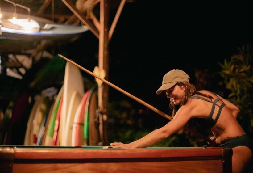 ペンション El Gato Rojas Surf Hostel