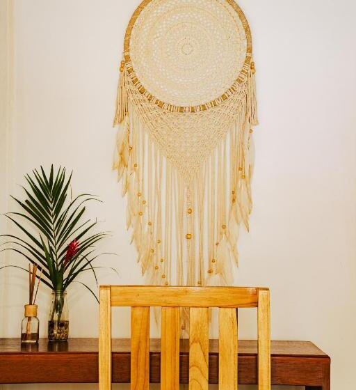 פנסיון El Gato Rojas Surf Hostel