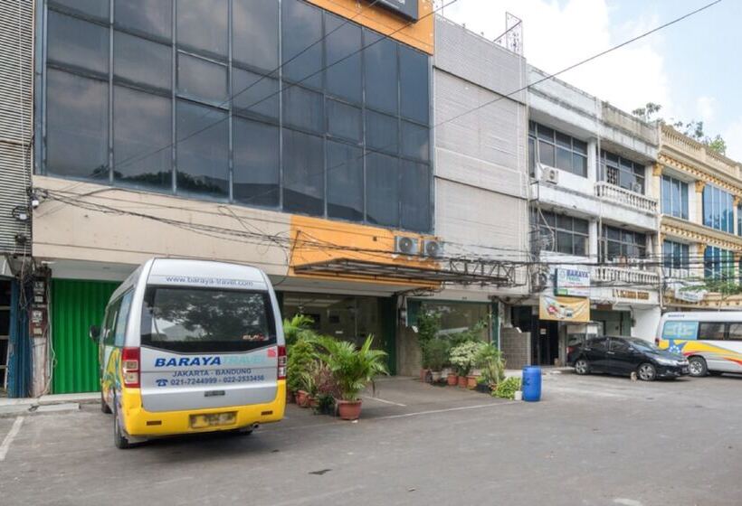 Пансион Reddoorz At Tebet Barat 2