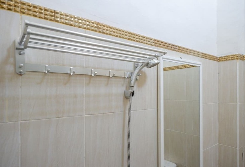 펜션 Reddoorz @ Jalan Pattimura Palu