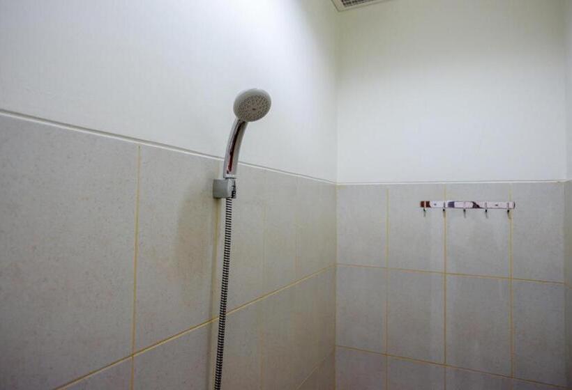 펜션 Reddoorz Near Living Plaza Purwokerto