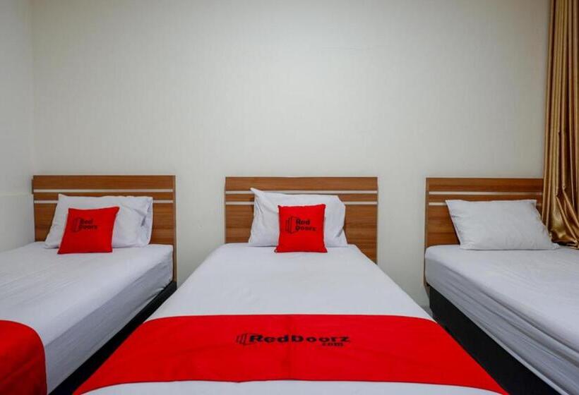 Пансион Reddoorz Near Living Plaza Purwokerto