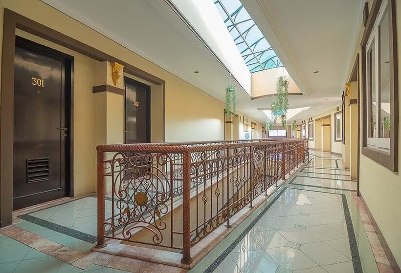 Пансион Reddoorz Near Setrasari Mall 2