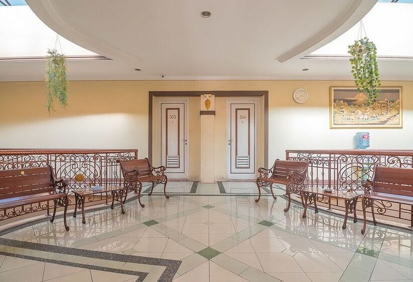 Пансион Reddoorz Near Setrasari Mall 2