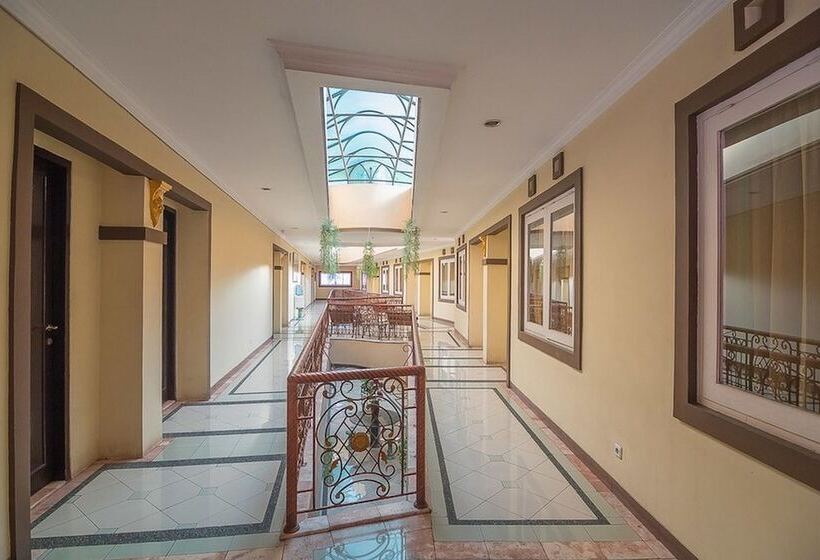 Пансион Reddoorz Near Setrasari Mall 2