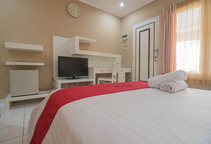 Пансион Reddoorz Near Setrasari Mall 2