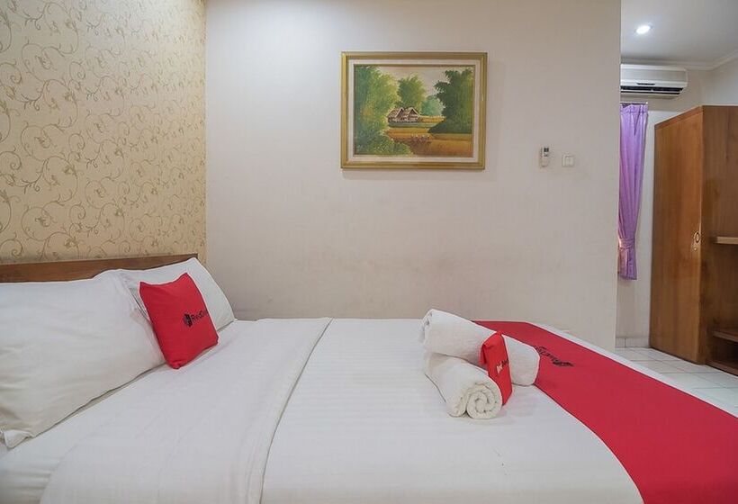 Пансион Reddoorz Near Setrasari Mall 2