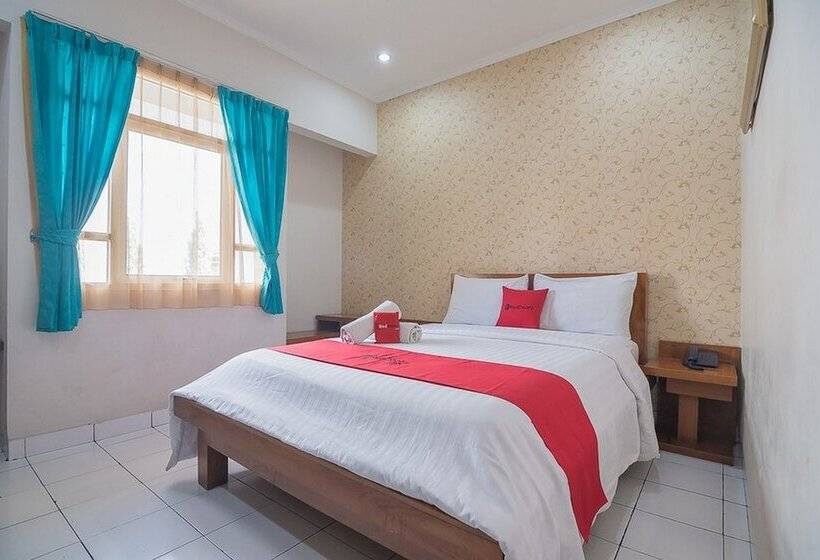 Пансион Reddoorz Near Setrasari Mall 2