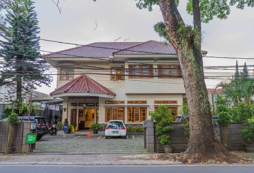 ペンション Reddoorz Near Simpang Dago 2