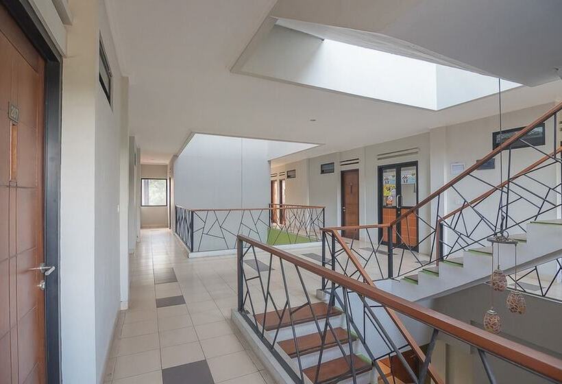 膳宿费 Reddoorz Syariah Near Krida Nusantara